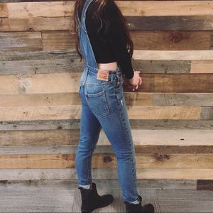 Woman’s Levi’s overalls size 24 xs